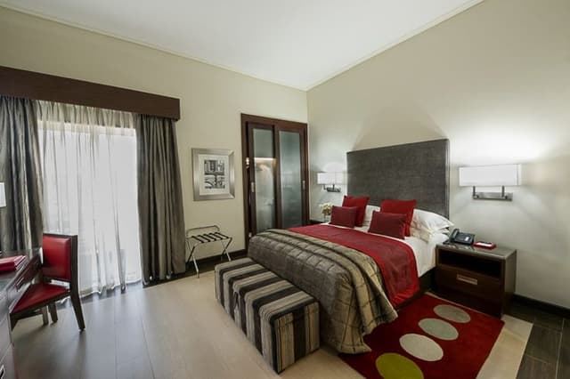 Hospitality (Hotels, Restaurants)